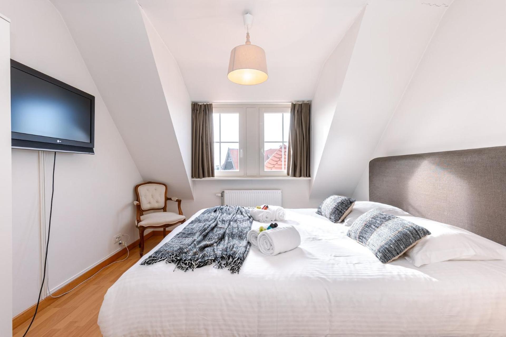 Charming Spacious Duplex Apt With Private Parking In Knokke Apartment ภายนอก รูปภาพ