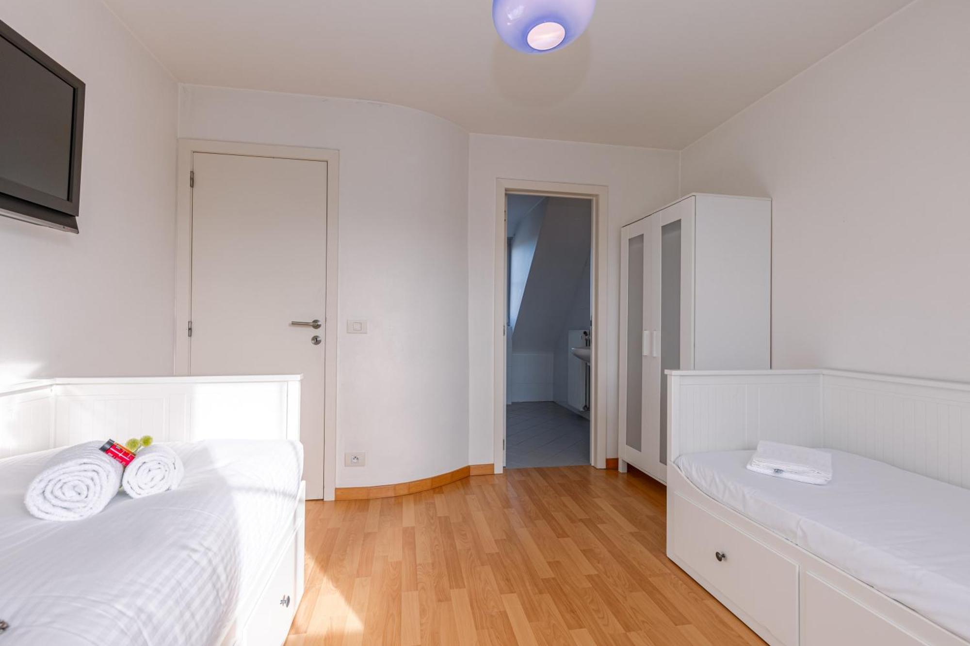 Charming Spacious Duplex Apt With Private Parking In Knokke Apartment ภายนอก รูปภาพ