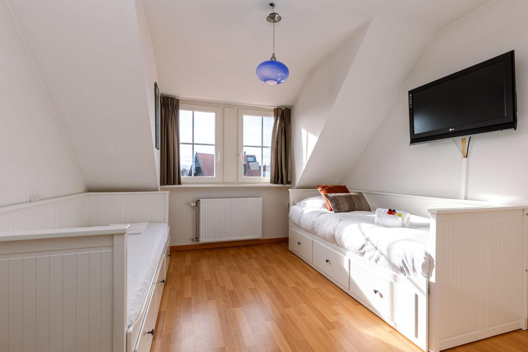 Charming Spacious Duplex Apt With Private Parking In Knokke Apartment ภายนอก รูปภาพ