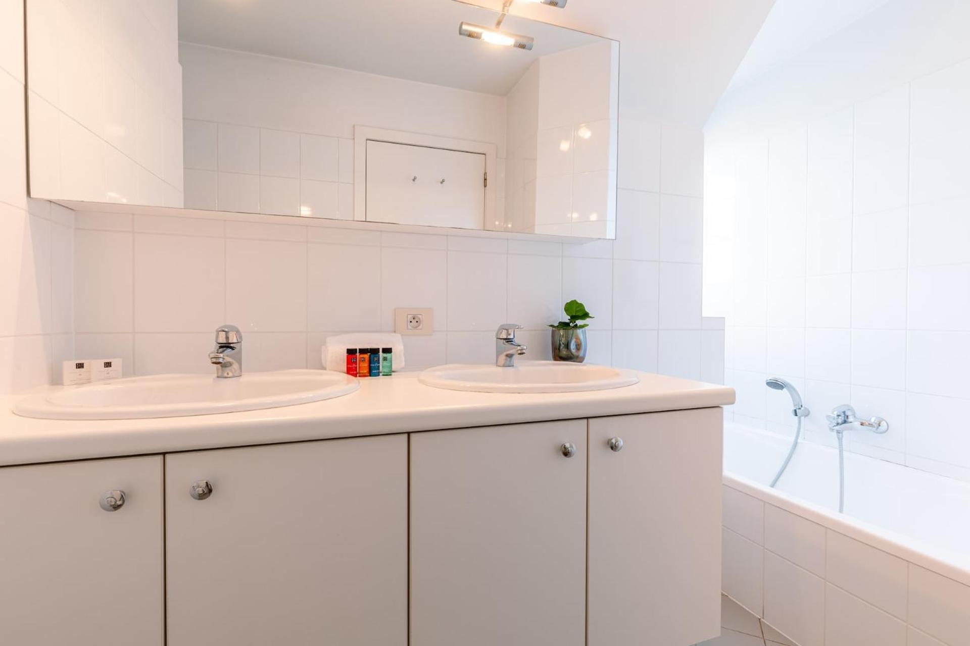 Charming Spacious Duplex Apt With Private Parking In Knokke Apartment ภายนอก รูปภาพ