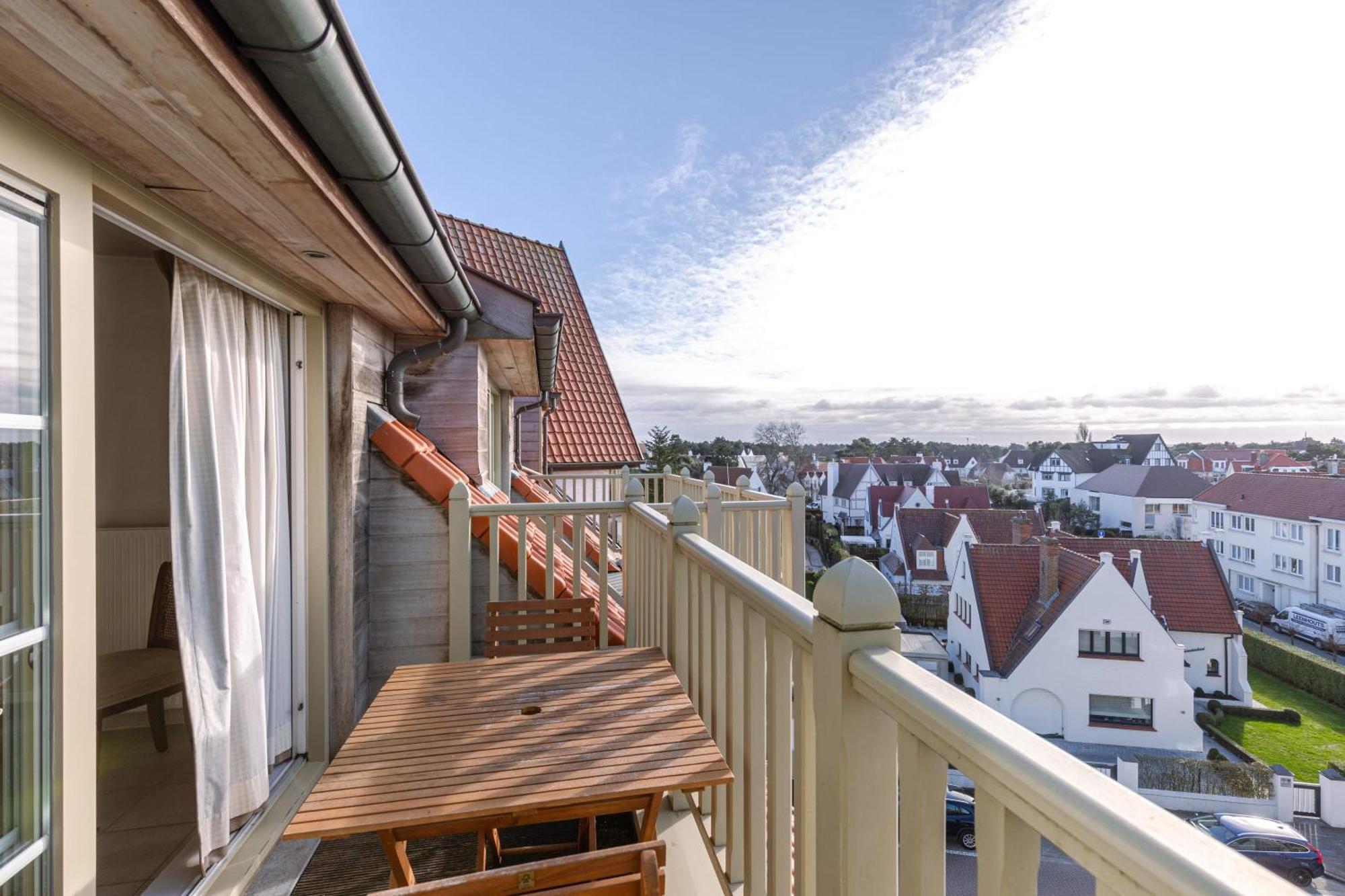 Charming Spacious Duplex Apt With Private Parking In Knokke Apartment ภายนอก รูปภาพ